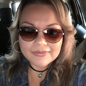 Meet your Posher, Hisela